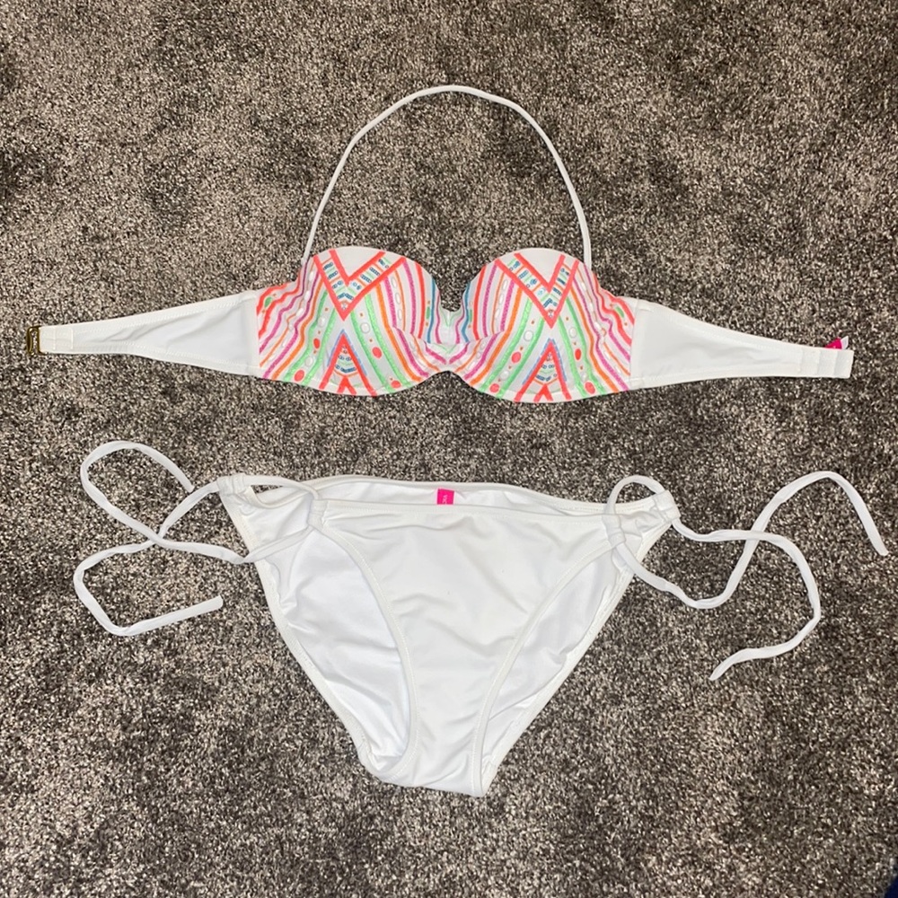 Victoria’s Secret bikini. Top 34B. Bottoms Medium.